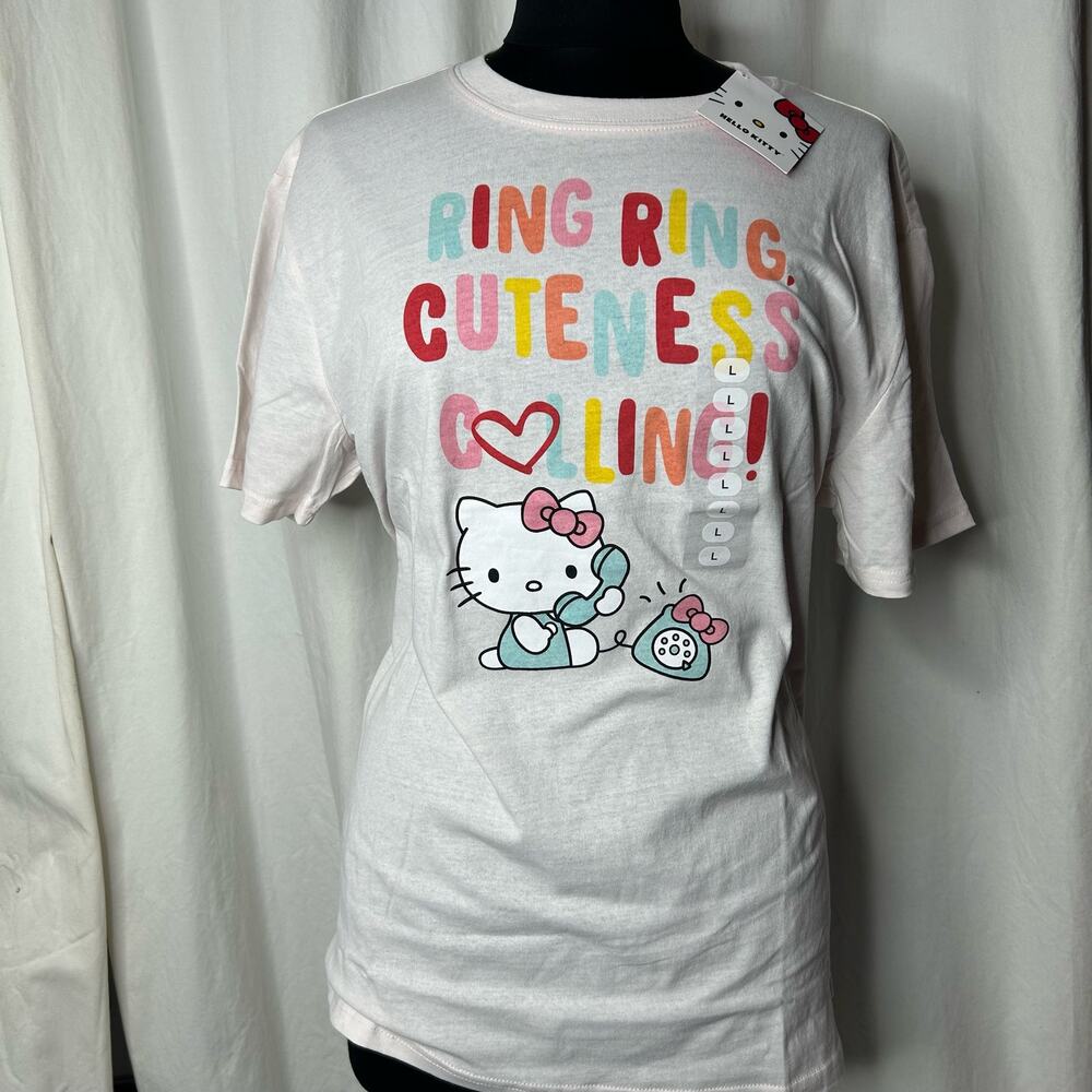 ♡ NWT Hello Kitty Women’s Large T-Shirt